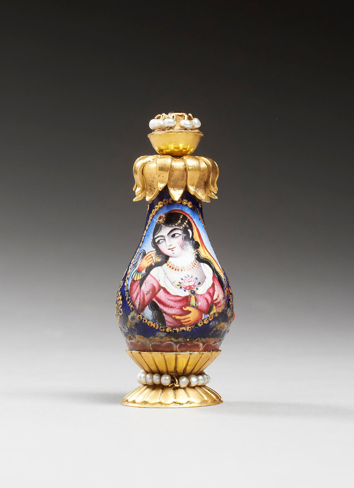 Flacon qajar aux portraits (portrait de jeune femme)